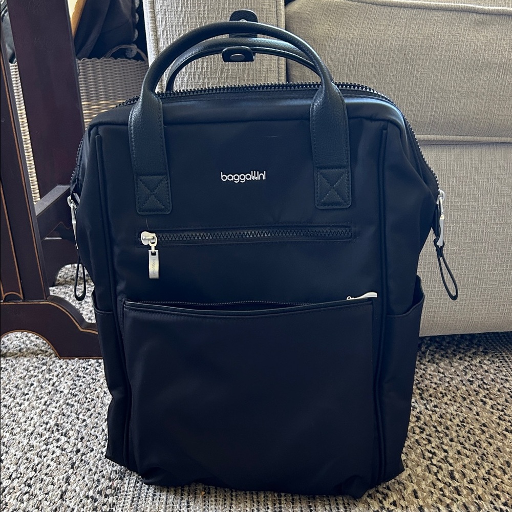 baggallini Black Backpack - Sleek Travel & Everyday Bag